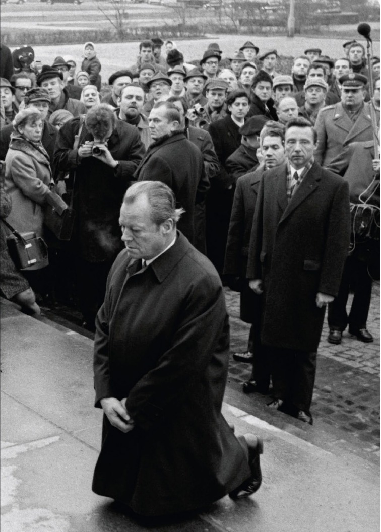 Was wollte Willy Brandt mit seinem Kniefall 1970 im ehemaligen
                jüdischen Ghetto in Warschau ausdrücken?